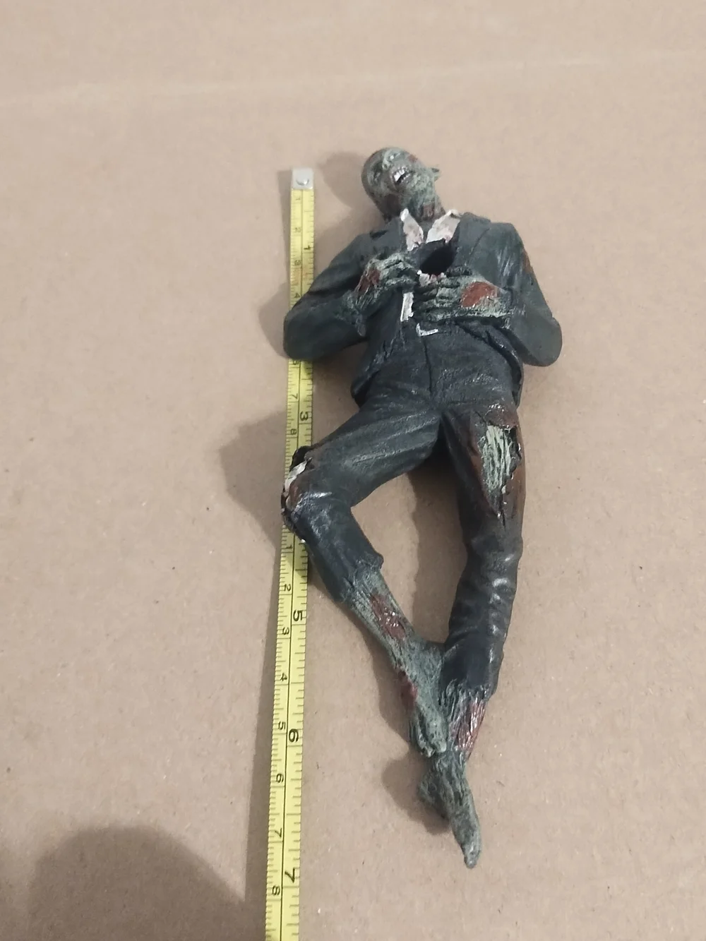 Amazing Gift Walking Dead Zombie Pen Holder Figurine 6.75